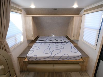 2022 Winnebago Micro Minnie FLX — photo 9 view