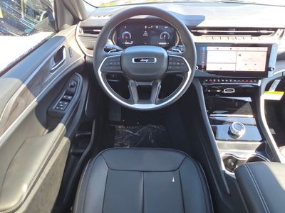 2026 Jeep Grand Cherokee — photo 11 view