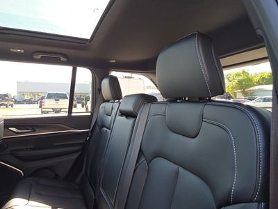 2026 Jeep Grand Cherokee — photo 7 view