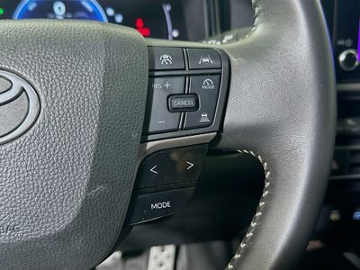 2025 Toyota Camry — photo 17 view