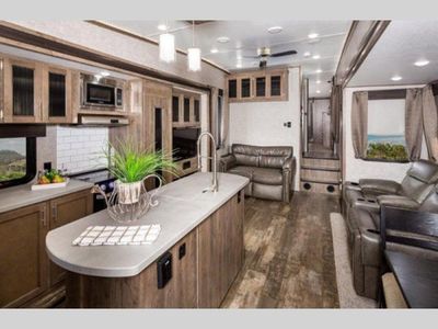 2019 Palomino Sabre - Photo 2
