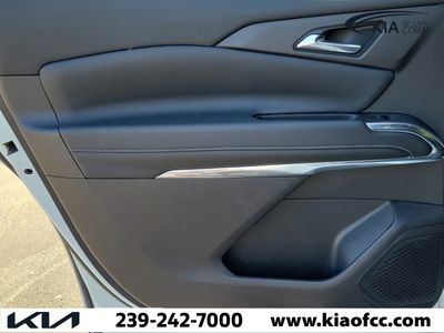 2025 Chevrolet Traverse - Photo 13