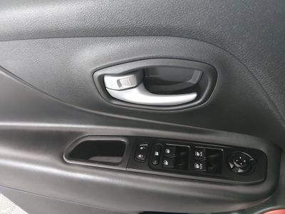2023 Jeep Renegade - Photo 16