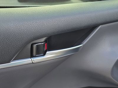 2021 Toyota Camry Hybrid - Photo 18