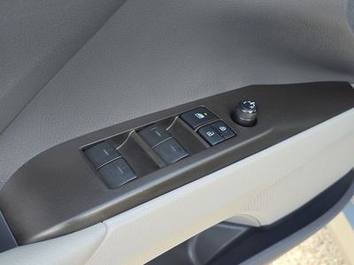 2021 Toyota Camry Hybrid - Photo 19