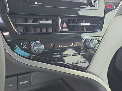 2021 Toyota Camry Hybrid - Photo 24