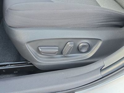 2021 Toyota Camry Hybrid - Photo 20