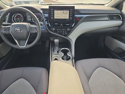 2021 Toyota Camry Hybrid - Photo 14