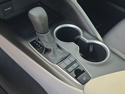 2021 Toyota Camry Hybrid - Photo 26