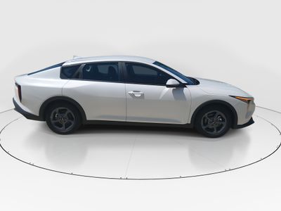 2025 Kia K4 — photo 8 view