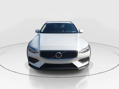 2025 Volvo V60 Cross Country - Photo 2