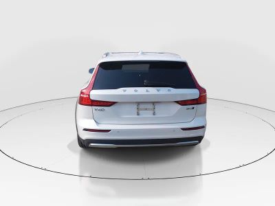 2025 Volvo V60 Cross Country - Photo 6