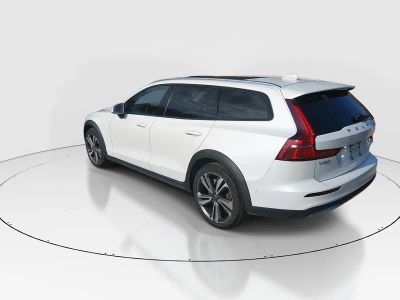 2025 Volvo V60 Cross Country - Photo 5