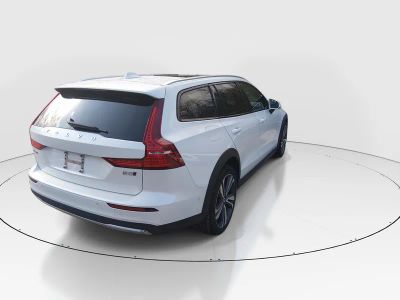 2025 Volvo V60 Cross Country - Photo 7