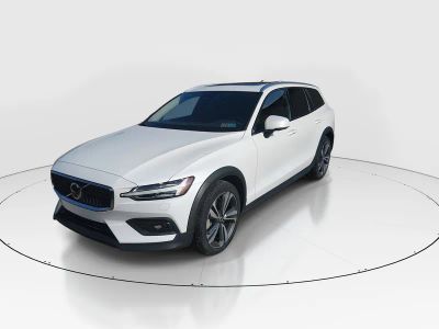 2025 Volvo V60 Cross Country - Photo 3