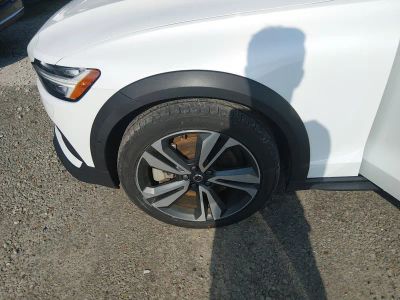 2025 Volvo V60 Cross Country - Photo 10