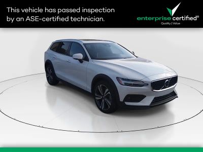 2025 Volvo V60 Cross Country - Photo 1