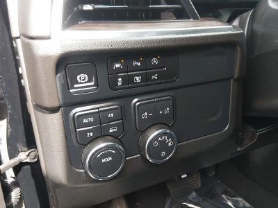 2025 Chevrolet Tahoe - Photo 13
