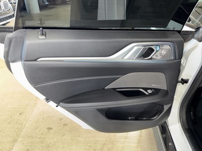 2025 BMW i4 - Photo 16