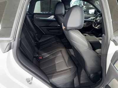 2025 BMW i4 - Photo 12