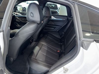 2025 BMW i4 - Photo 15