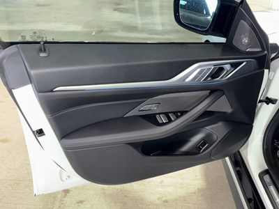 2025 BMW i4 - Photo 17