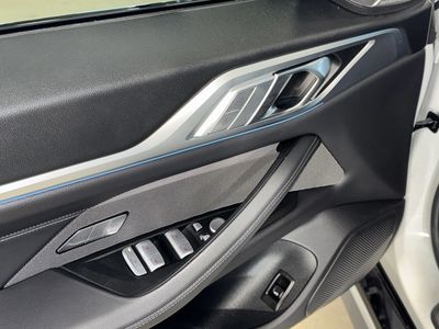2025 BMW i4 - Photo 18