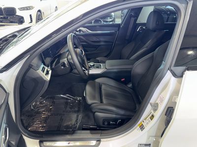 2025 BMW i4 - Photo 19