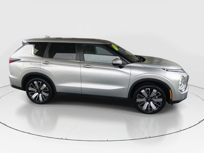2025 Mitsubishi Outlander - Photo 8