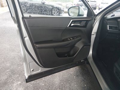 2025 Mitsubishi Outlander - Photo 14