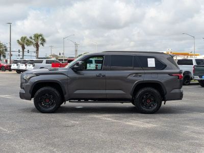 2023 Toyota Sequoia - Photo 2
