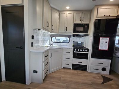 2026 Grand Design Momentum — photo 8 view