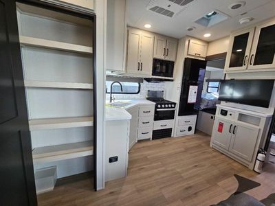 2026 Grand Design Momentum — photo 9 view