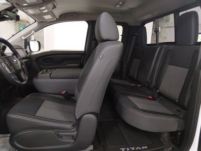 2022 Nissan Titan - Photo 18