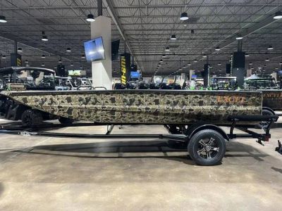 2025 Excel Boats Eclipse — front three-quarter view