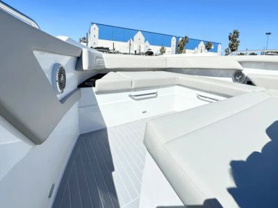 2025 Cruisers Yachts 42 GLS Outboard - Photo 7