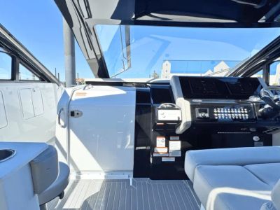 2025 Cruisers Yachts 42 GLS Outboard - Photo 10