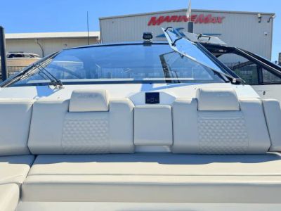 2025 Cruisers Yachts 42 GLS Outboard - Photo 6