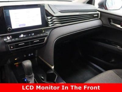 2025 Toyota Camry FWD - Photo 15