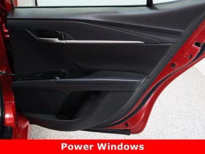 2025 Toyota Camry FWD - Photo 32