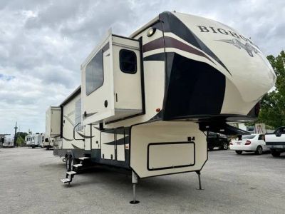 2017 Heartland Bighorn BH 3750FL — front three-quarter view