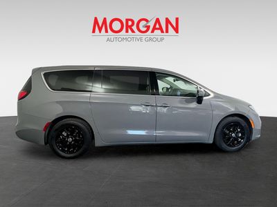 2023 Chrysler Pacifica - Photo 2