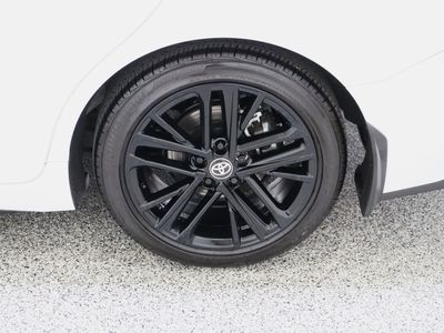 2025 Toyota Camry FWD - Photo 10