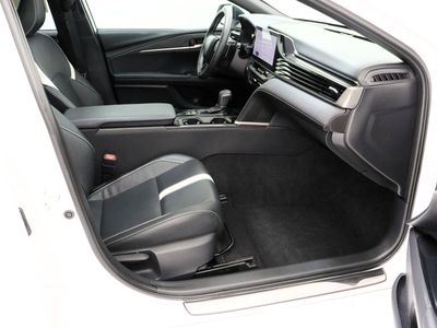 2025 Toyota Camry FWD - Photo 38