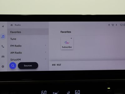 2025 Toyota Camry FWD - Photo 19