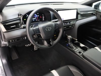 2025 Toyota Camry FWD - Photo 13