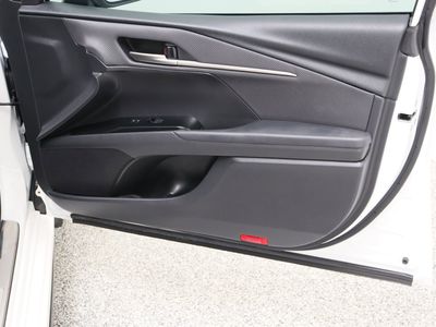 2025 Toyota Camry FWD - Photo 36