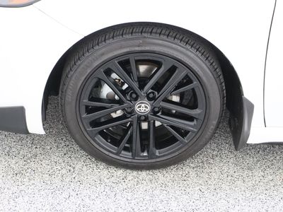 2025 Toyota Camry FWD - Photo 11