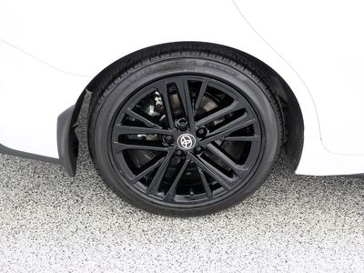 2025 Toyota Camry FWD - Photo 6