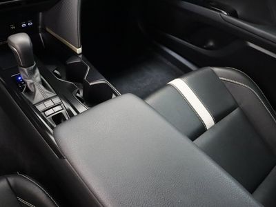 2025 Toyota Camry FWD - Photo 17